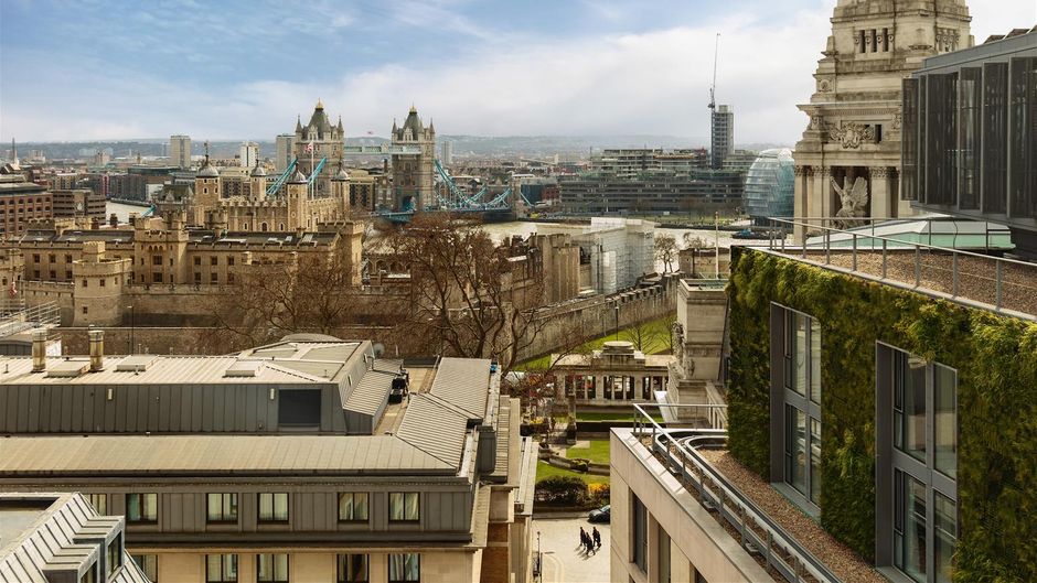 DoubleTree London - Tower of London Exterior