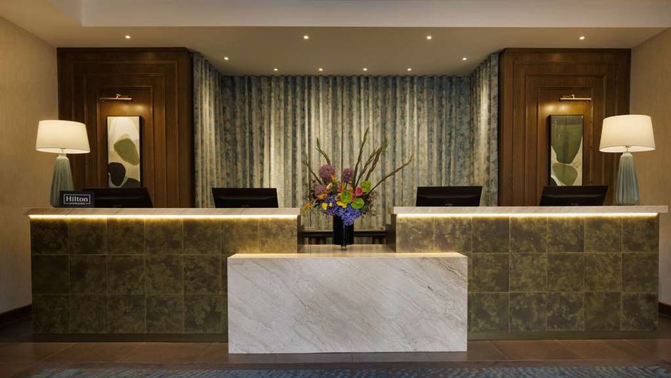 DoubleTree by Hilton London - Victoria Lobby