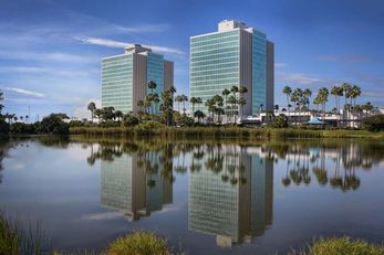 Doubletree by Hilton-Universal Entrance