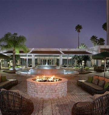 Doubletree by Hilton-Universal Entrance