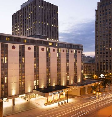 DoubleTree by Hilton Milwaukee Downtown
