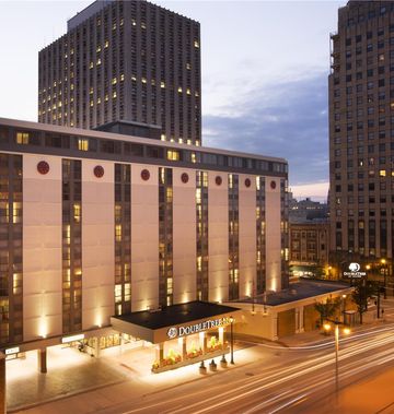 DoubleTree by Hilton Milwaukee Downtown