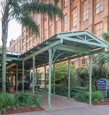 Hampton Inn & Suites Convention Center