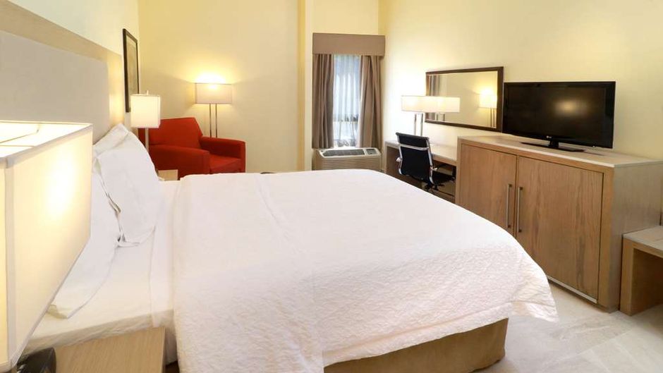Hampton Inn by Hilton Monterrey-Airport Room
