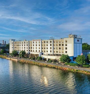 Hampton Inn & Suites Newark Riverwalk