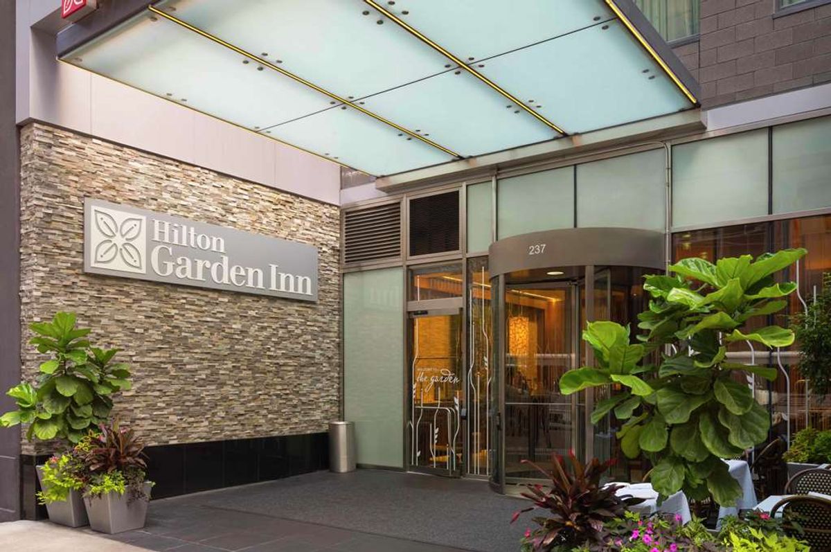 Hilton Garden Inn/Central Park South- First Class New York, NY Hotels- GDS  Reservation Codes: Travel Weekly, image size:1200x797