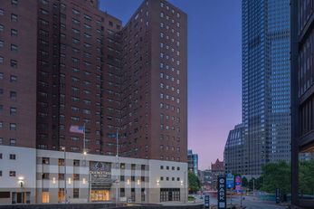 Doubletree Hotel & Suites Pitt Downtown