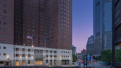 Doubletree Hotel & Suites Pitt Downtown
