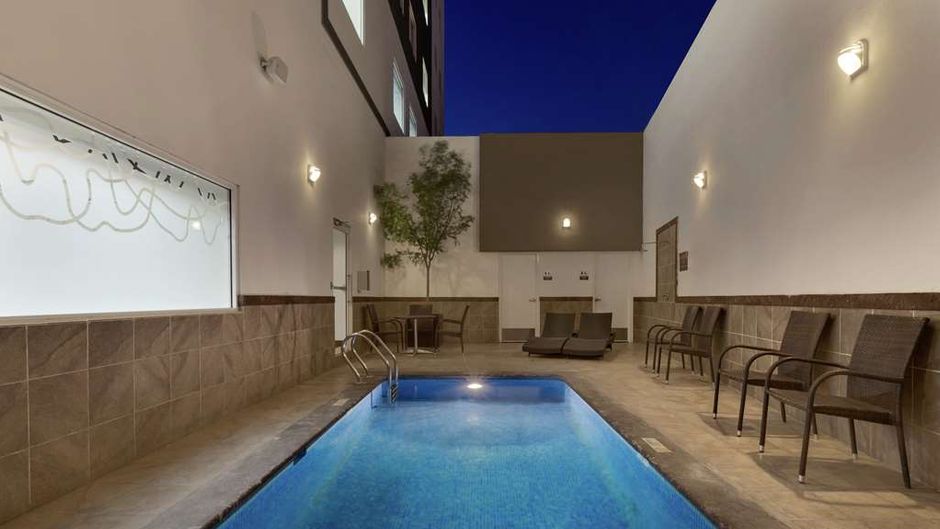 Hilton Garden Inn Queretaro Pool