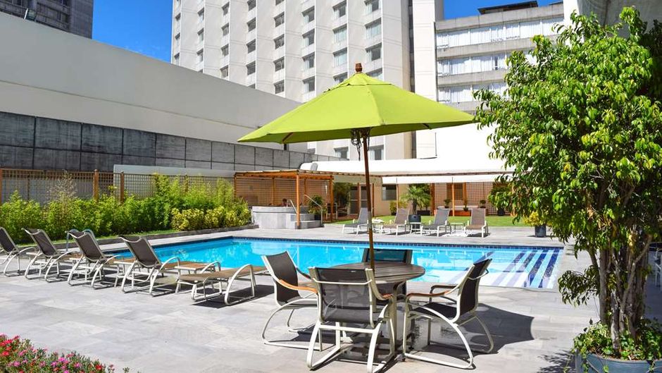 Hilton Colon Quito Pool