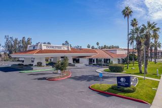 DoubleTree by Hilton Hotel Bakersfield