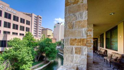 Embassy Suites Riverwalk-Downtown