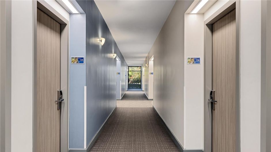 Hampton Inn & Suites San Jose Airport Lobby