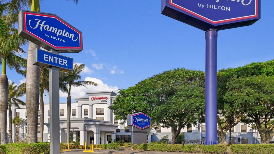 Hampton Inn & Suites San Jose Airport Exterior