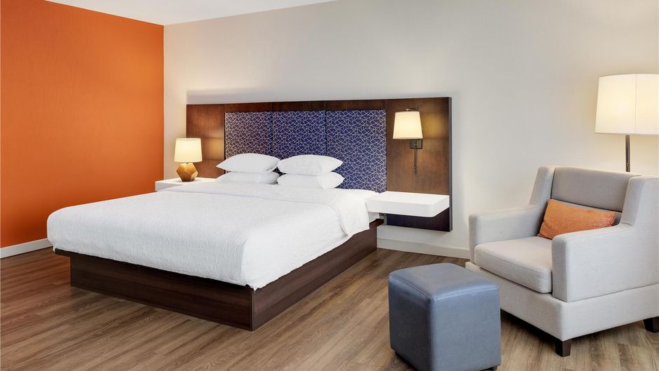 Hampton Inn & Suites San Jose Airport Room