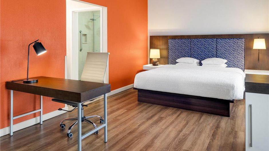 Hampton Inn & Suites San Jose Airport Room