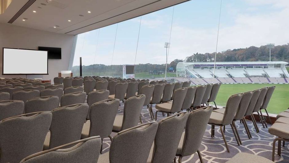 Hilton Southampton - Utilita Bowl Meeting