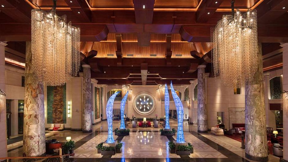 Hilton Qingdao Golden Beach Lobby