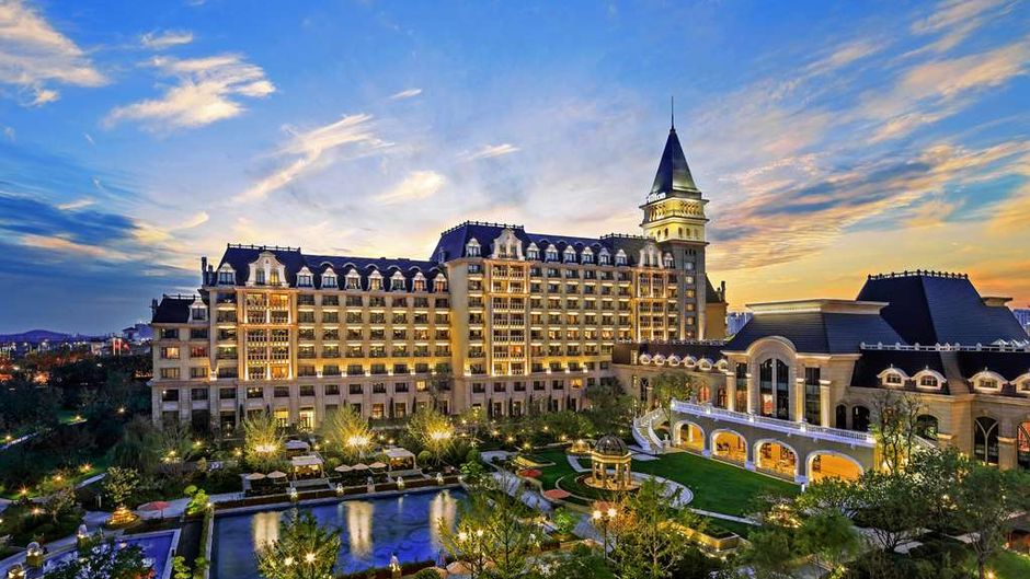 Hilton Qingdao Golden Beach Exterior