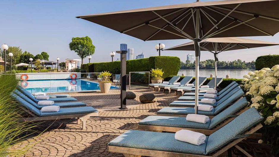 Hilton Vienna Danube Waterfront Pool
