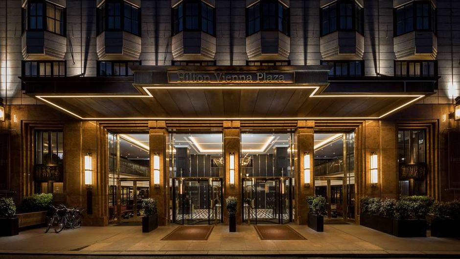 Hilton Vienna Plaza Exterior