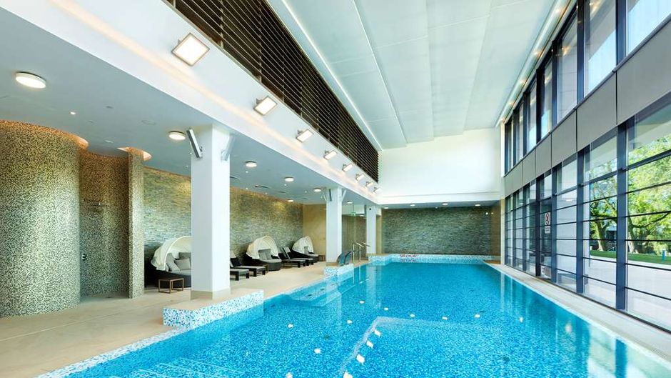 DoubleTree by Hilton Hotel Warsaw Pool