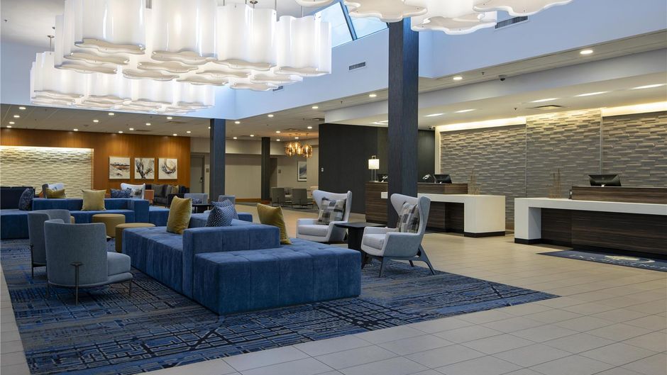 Doubletree by Hilton West Edmonton Lobby