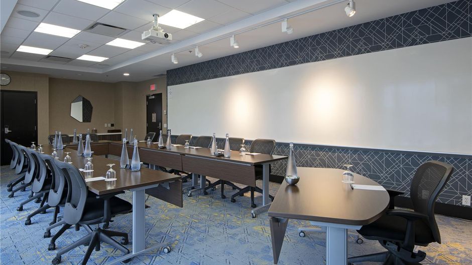 Doubletree by Hilton West Edmonton Meeting