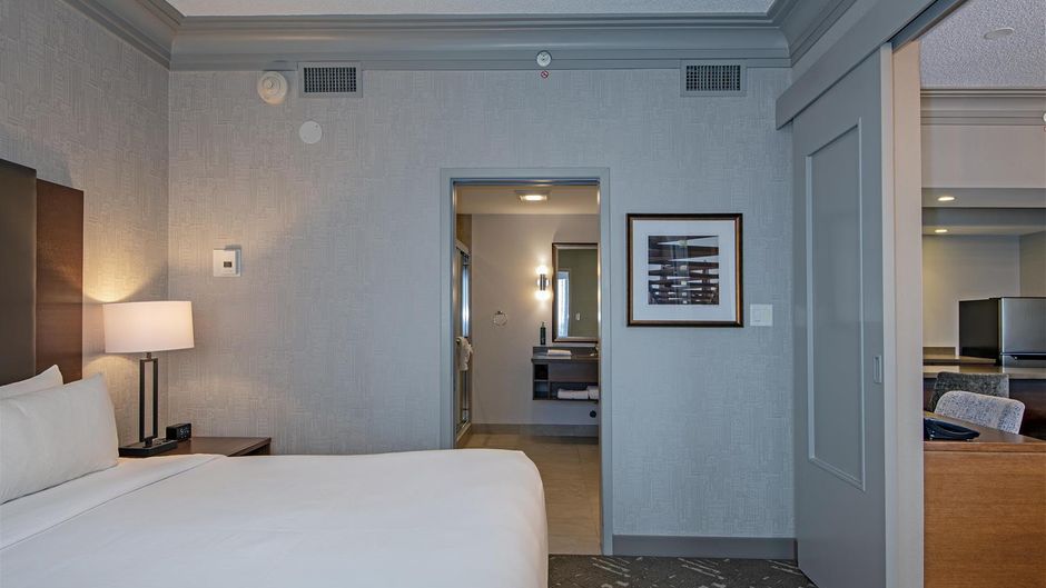 Doubletree by Hilton West Edmonton Room