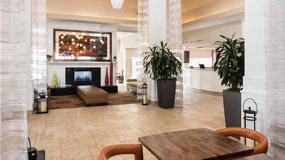 Hilton Garden Inn West Edmonton Lobby