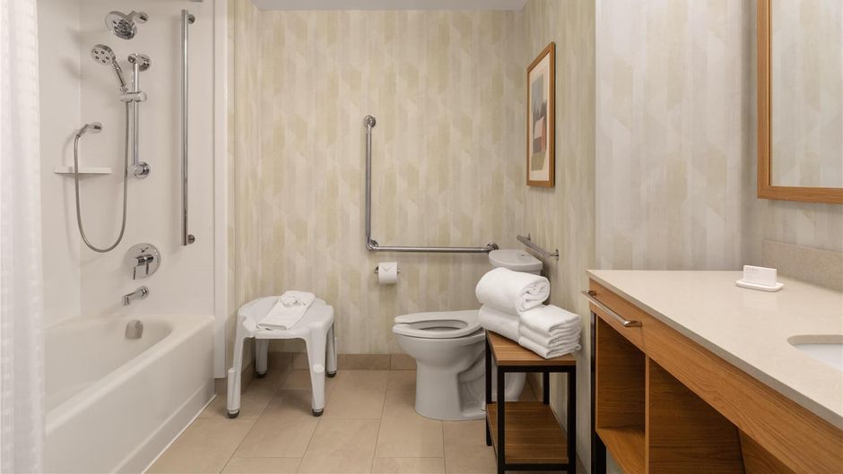 Hampton Inn & Suites Surrey Room