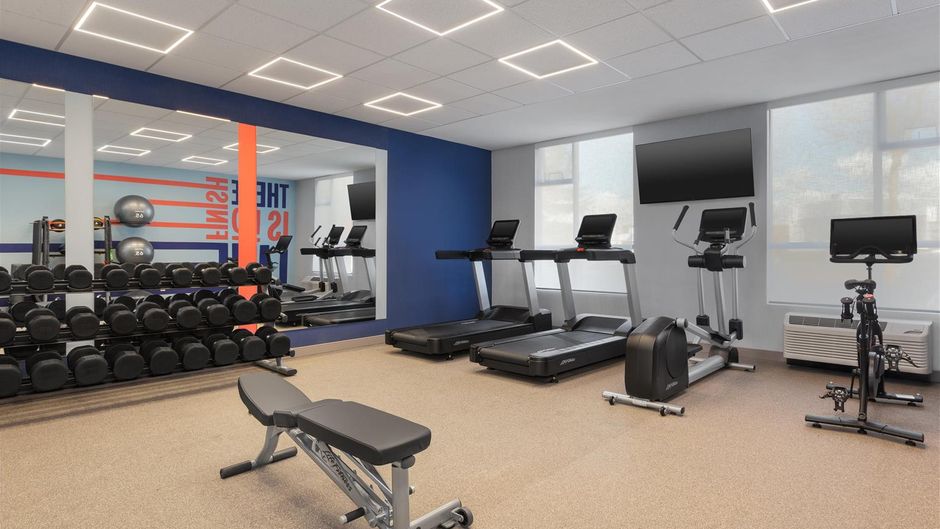 Hampton Inn & Suites Surrey Health