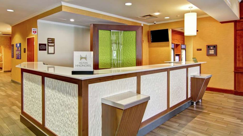 Hilton Garden Inn Ottawa Airport Lobby