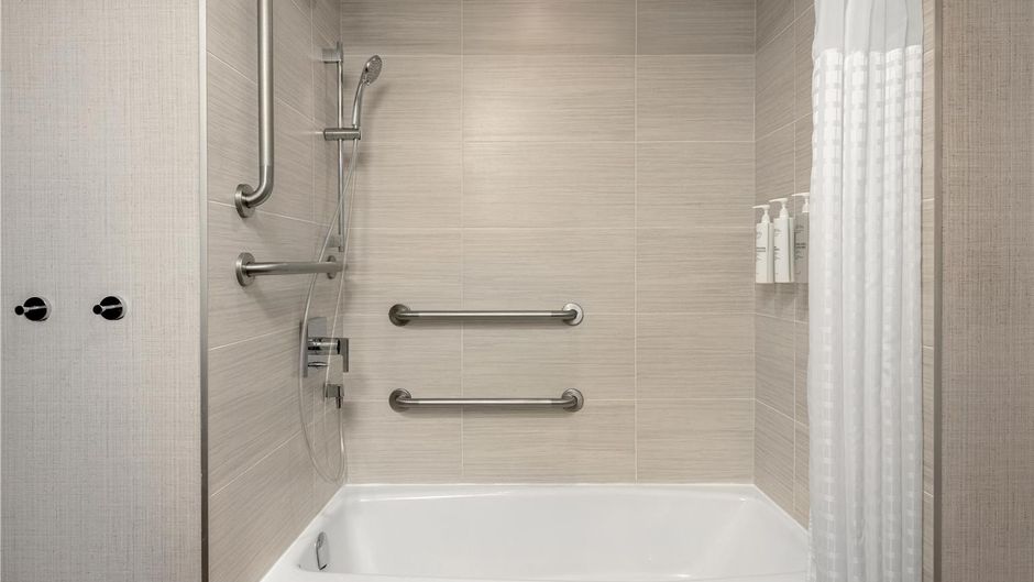 Hampton Inn & Suites Windsor Room