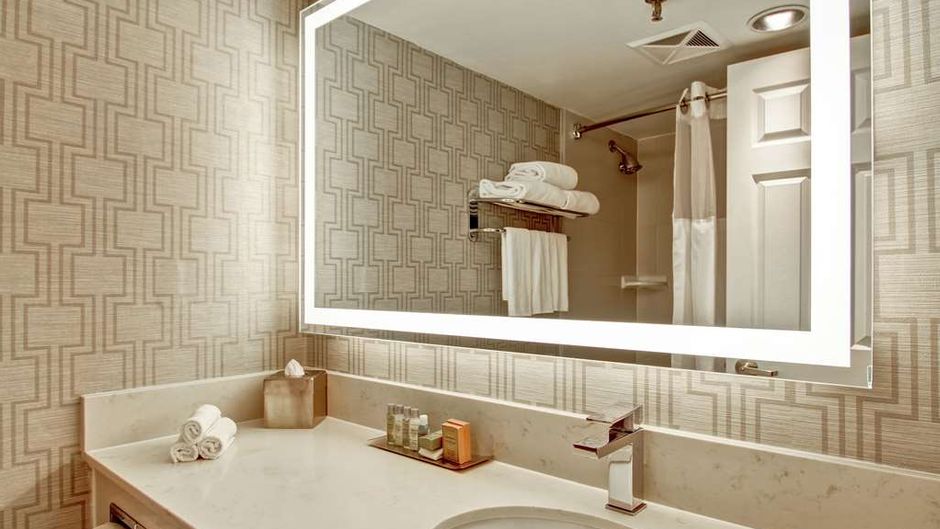 DoubleTree by Hilton Toronto Downtown Room