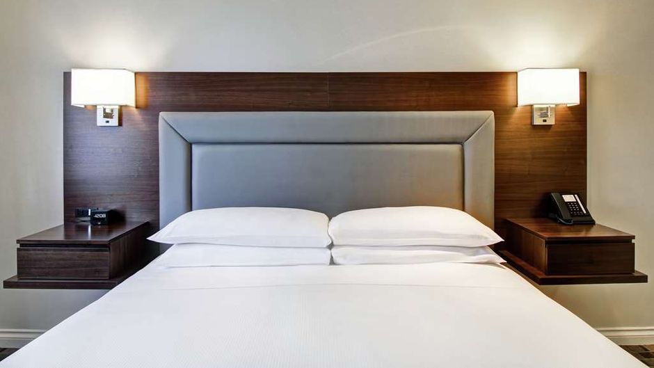 DoubleTree by Hilton Toronto Downtown Room