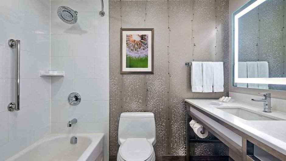 Hilton Garden Inn Toronto Oakville Room