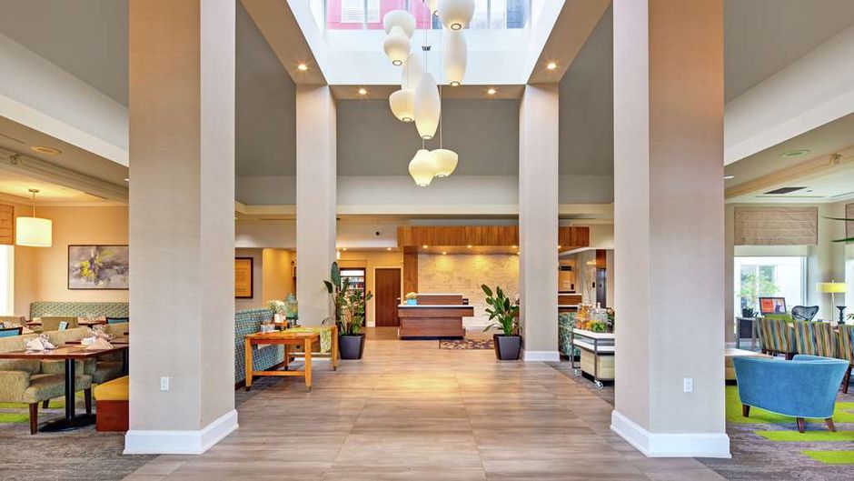 Hilton Garden Inn Toronto Oakville Lobby