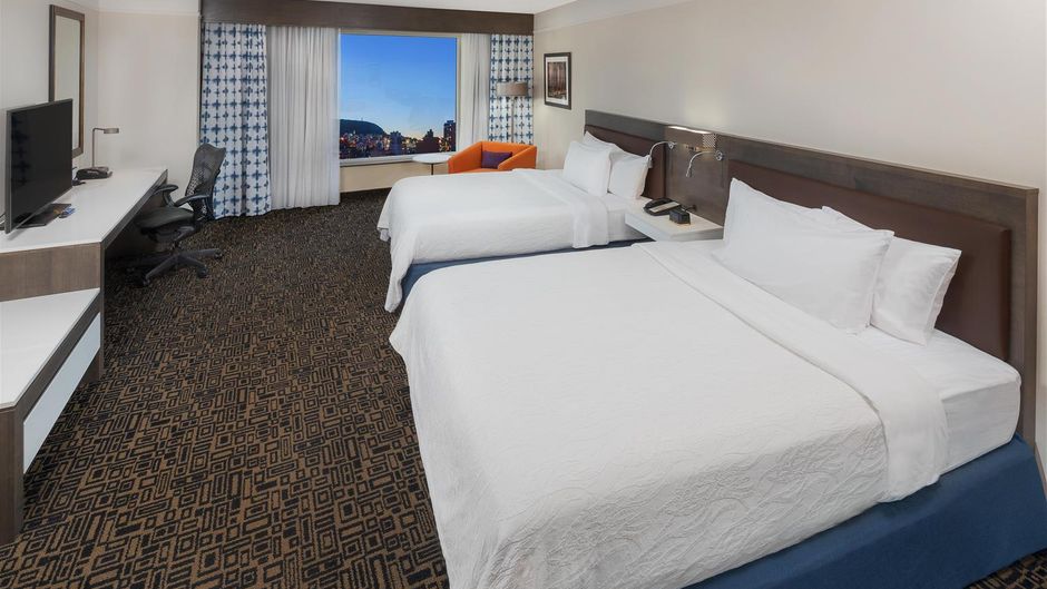 Hilton Garden Inn Montreal Centre-ville Room