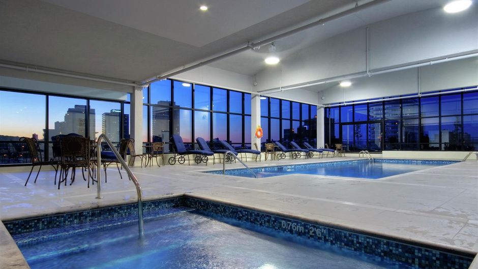 Hilton Garden Inn Montreal Centre-ville Pool