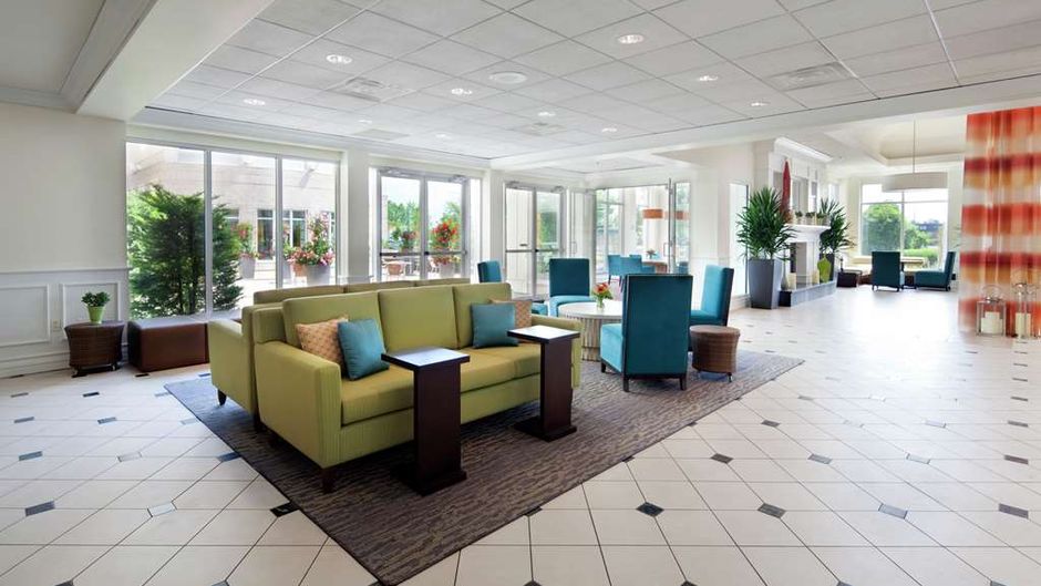 Hilton Garden Inn Montreal Airport Lobby
