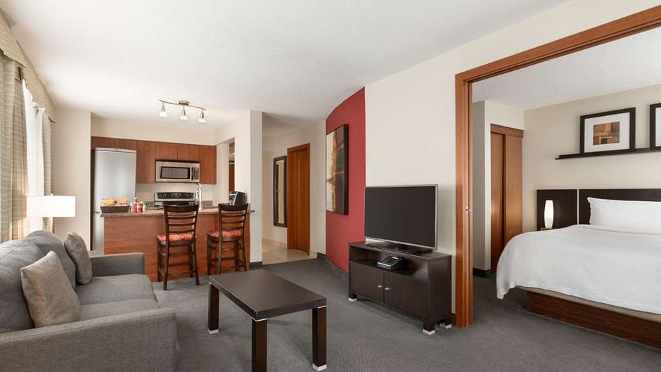 Embassy Suites Montreal by Hilton Room