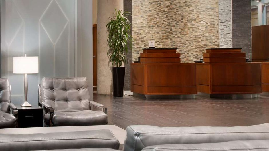 Embassy Suites Montreal by Hilton Lobby