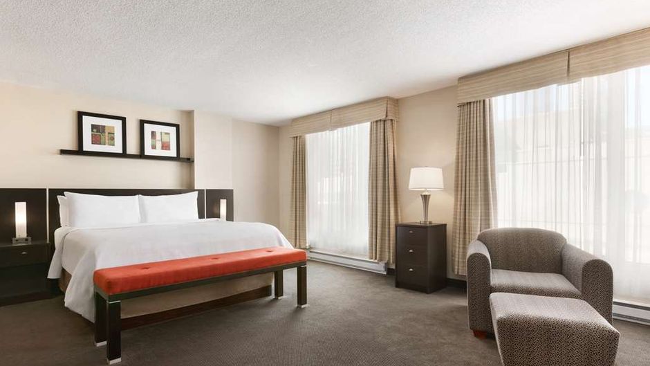 Embassy Suites Montreal by Hilton Room
