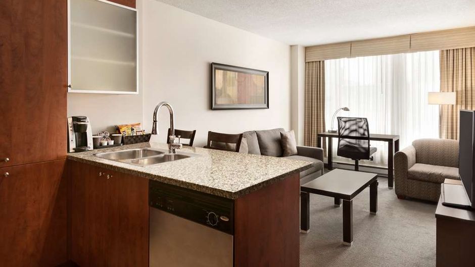 Embassy Suites Montreal by Hilton Room