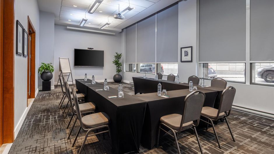 Embassy Suites Montreal by Hilton Meeting