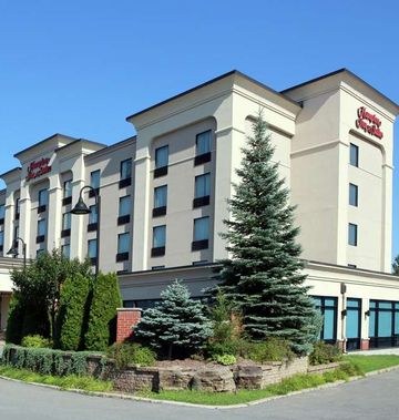 Hampton Inn & Suites Laval