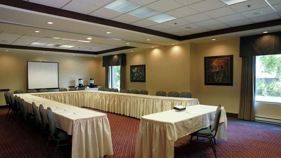 Hampton Inn & Suites Laval Meeting