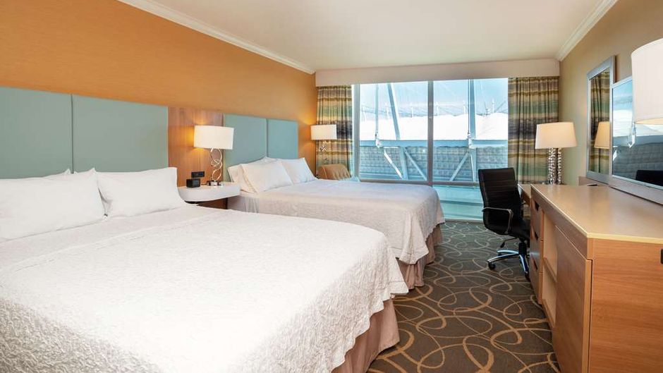 Hampton Inn & Suites by Hilton Room