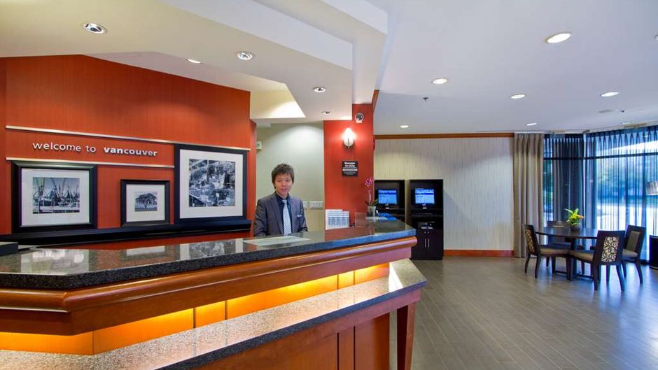 Hampton Inn Vancouver Airport Lobby